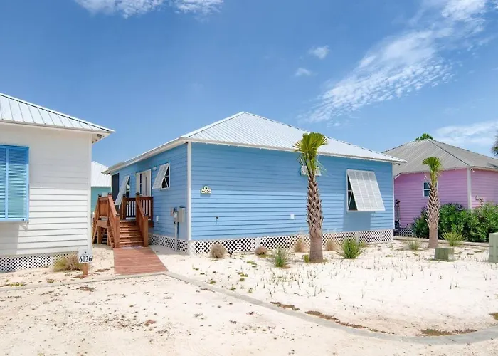 Spacious House With Private Patio And Pool Access Holiday home *