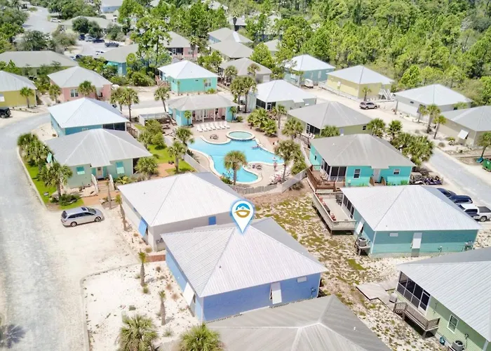 Spacious House With Private Patio And Pool Access Holiday home *