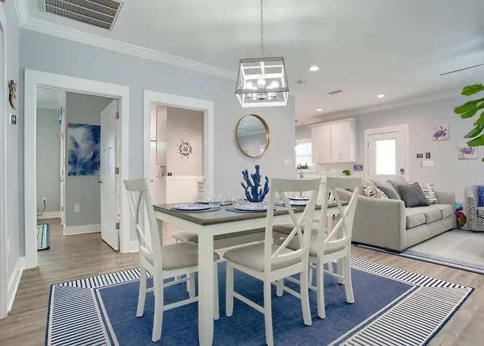 Spacious House With Private Patio And Pool Access *