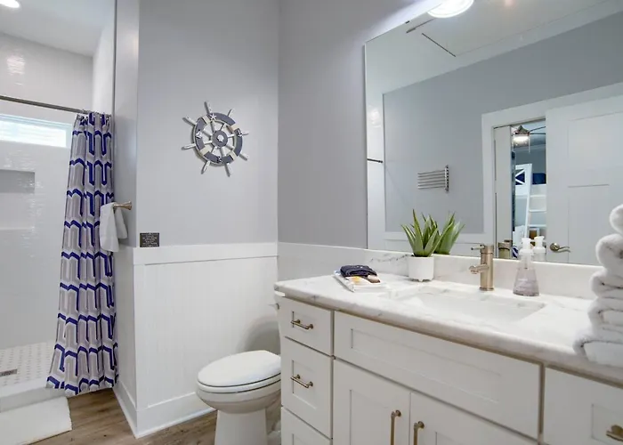 Spacious House With Private Patio And Pool Access *