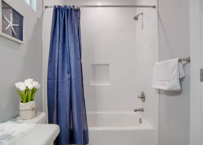Spacious House With Private Patio And Pool Access *