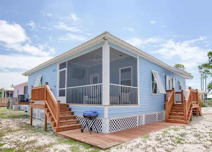 Spacious House With Private Patio And Pool Access Holiday home