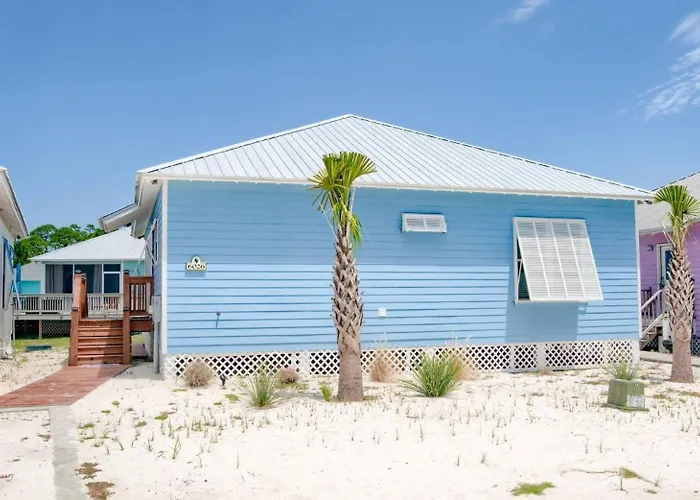 Spacious House With Private Patio And Pool Access Holiday home