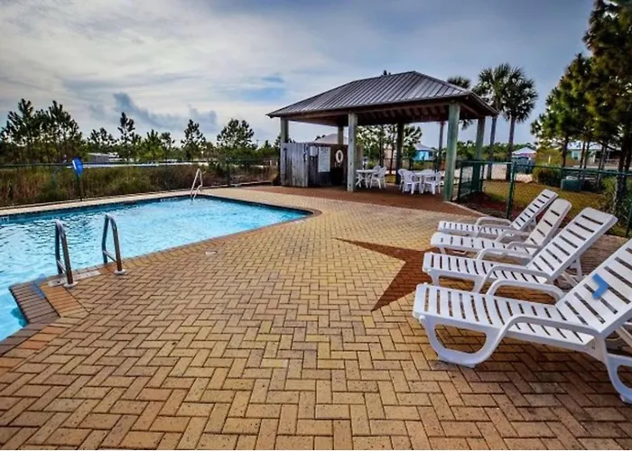 Spacious House With Private Patio And Pool Access Holiday home *