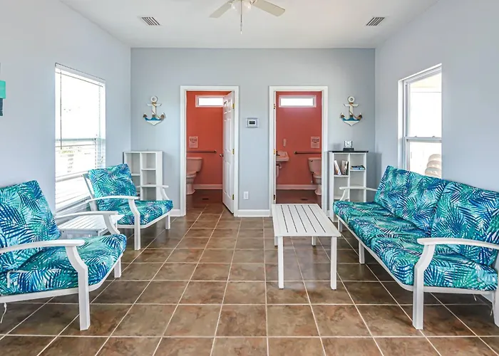 Holiday home Spacious House With Private Patio And Pool Access *