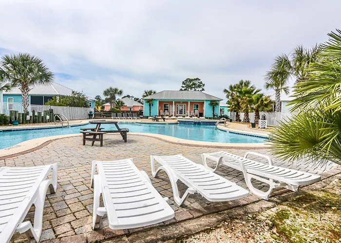 Spacious House With Private Patio And Pool Access *