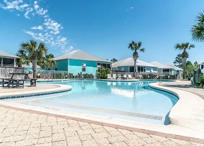 Spacious House With Private Patio And Pool Access